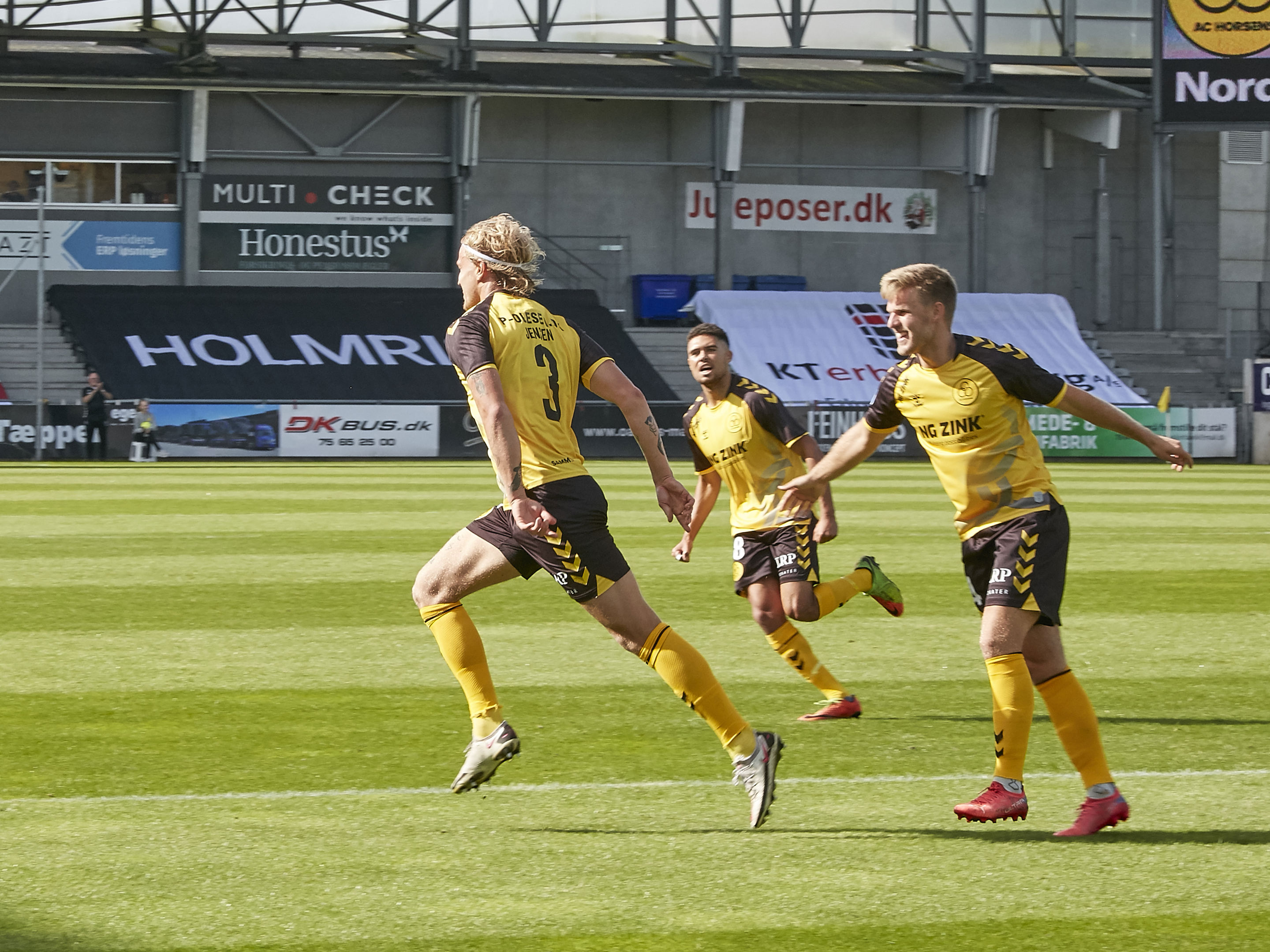 Magnus Jensen scoring